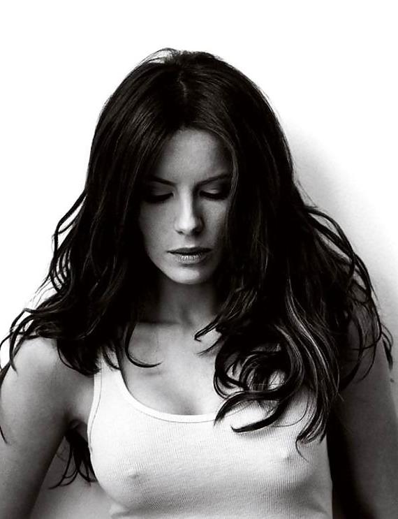 25P Beautiful Celebs Pokies 5 by TROC
