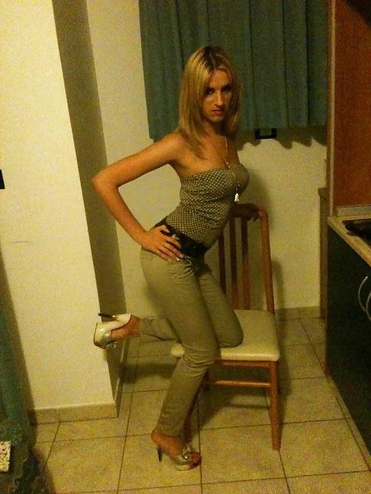 10P Italian women: Laura