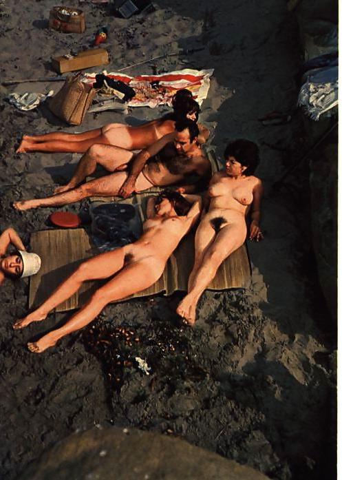 25P VINTAGE NUDISTS NATURAL HAIRY PUSSY
