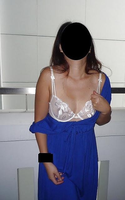 25P Singaporean Exhibitionist Lady!