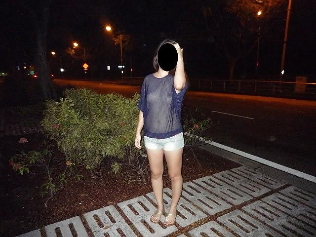 25P Singaporean Exhibitionist Lady!