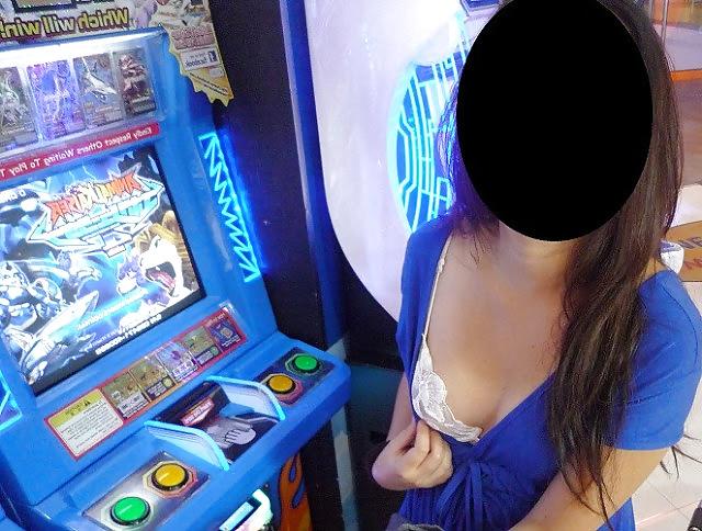 25P Singaporean Exhibitionist Lady!