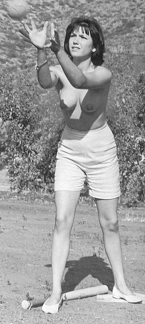 25P A Few Vintage Naturist Girls That Really Turn Me On