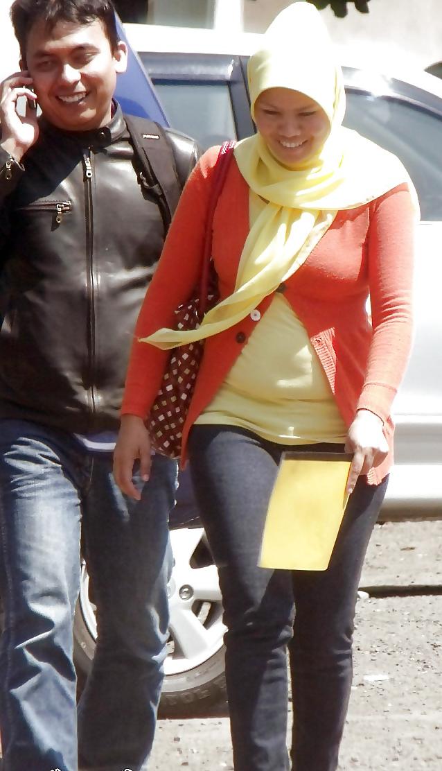 25P Muslim Girls ... Your Hijab Is So Tight!