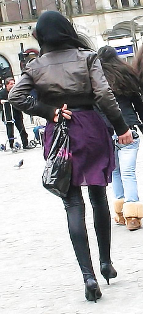 25P Muslim Girls ... Your Hijab Is So Tight!