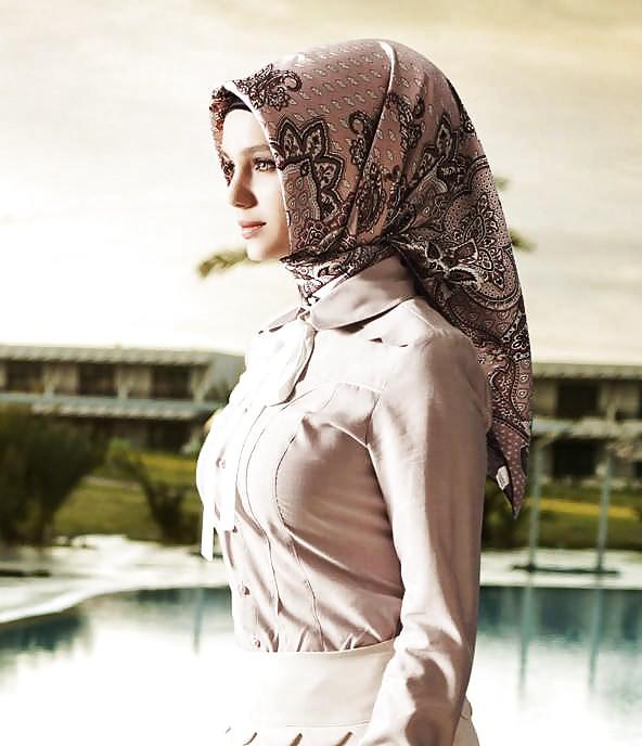 25P Muslim Girls ... Your Hijab Is So Tight!