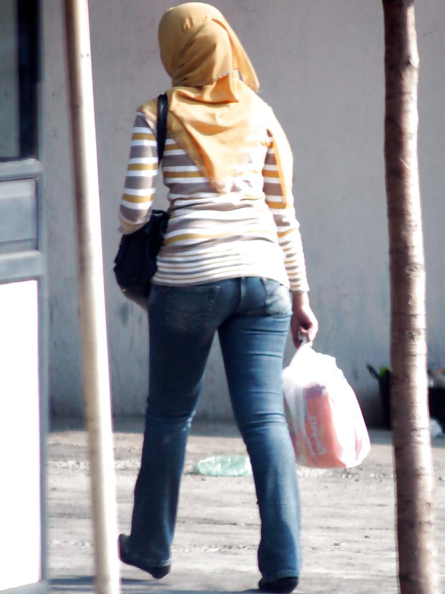 25P Muslim Girls ... Your Hijab Is So Tight!