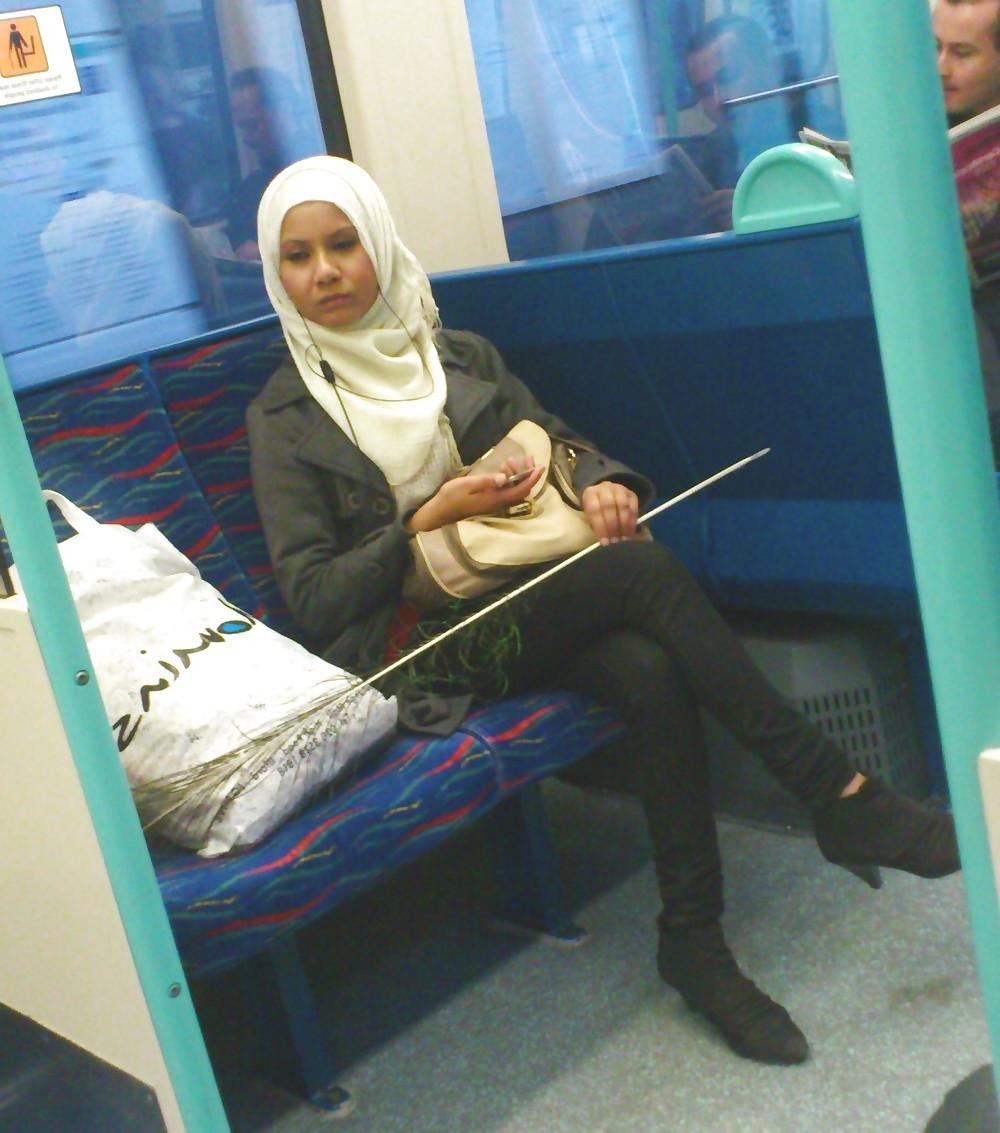 25P Muslim Girls ... Your Hijab Is So Tight!