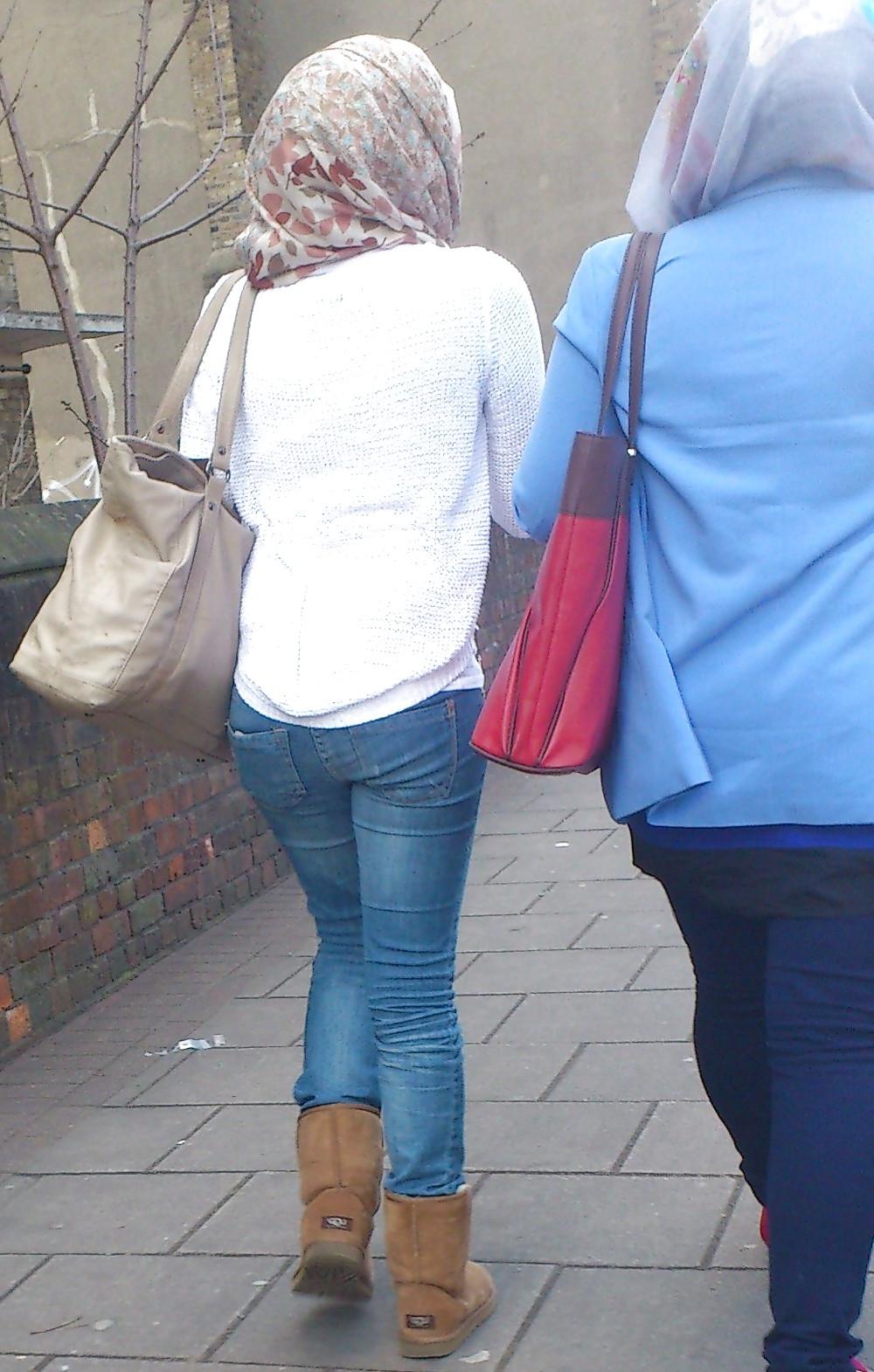 25P Muslim Girls ... Your Hijab Is So Tight!