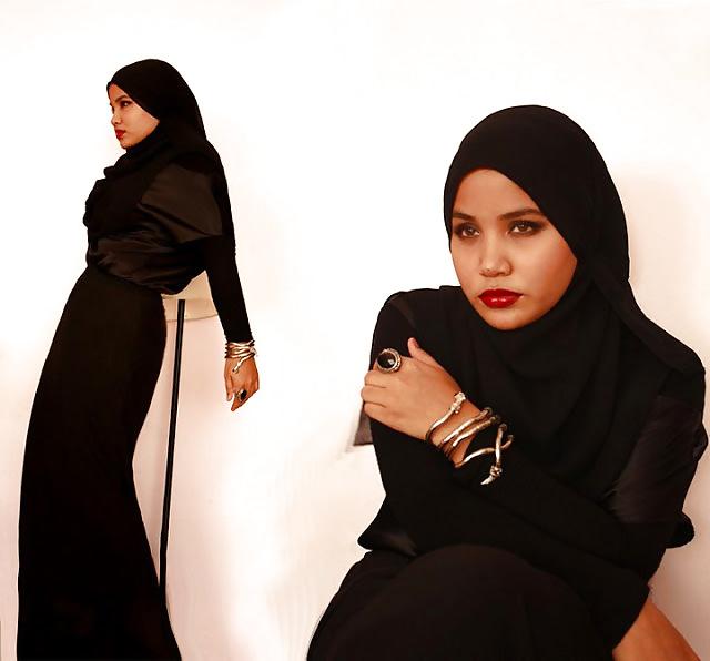 25P Muslim Girls ... Your Hijab Is So Tight!