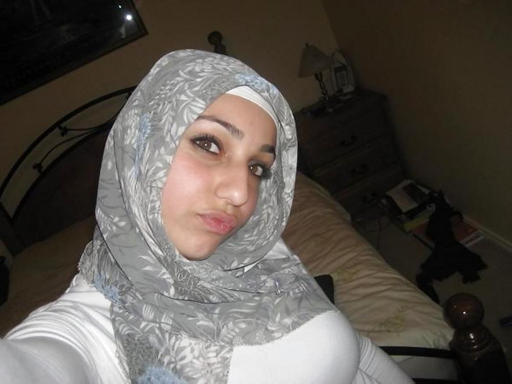 25P Muslim Girls ... Your Hijab Is So Tight!
