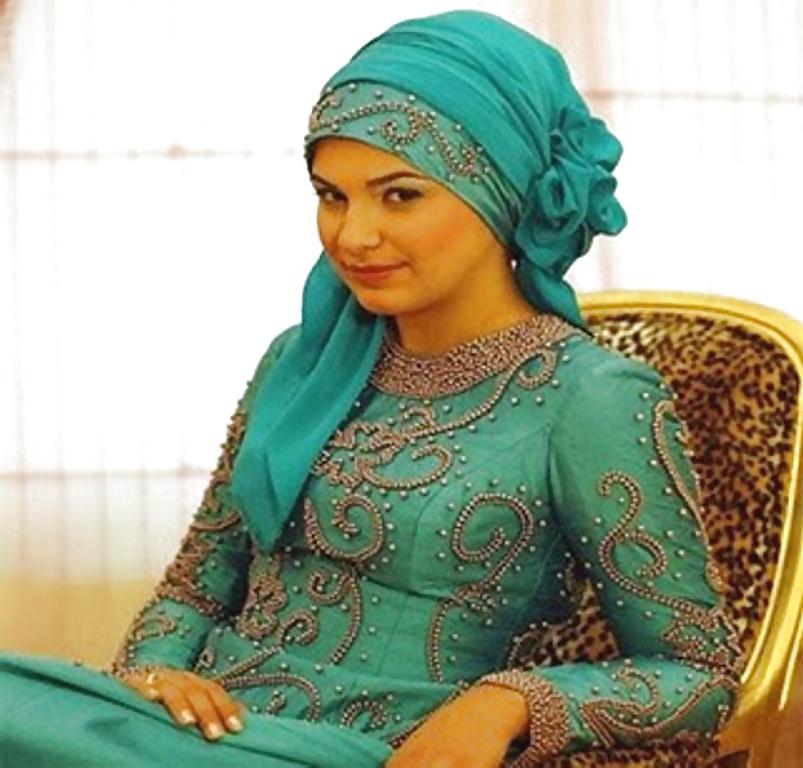 25P Muslim Girls ... Your Hijab Is So Tight!