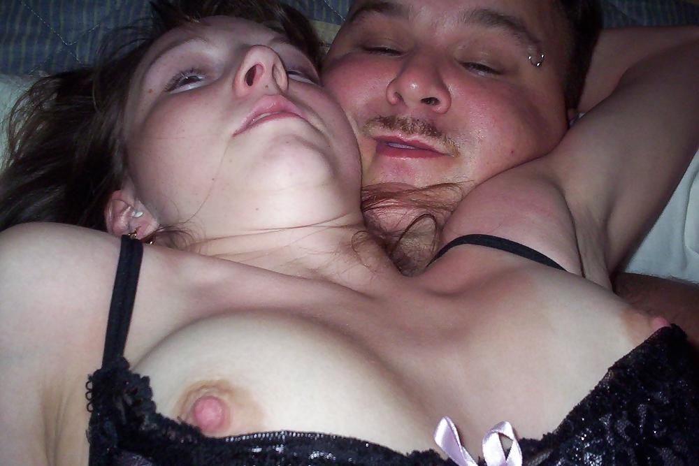 5P Amateur brunette sucking her BF
