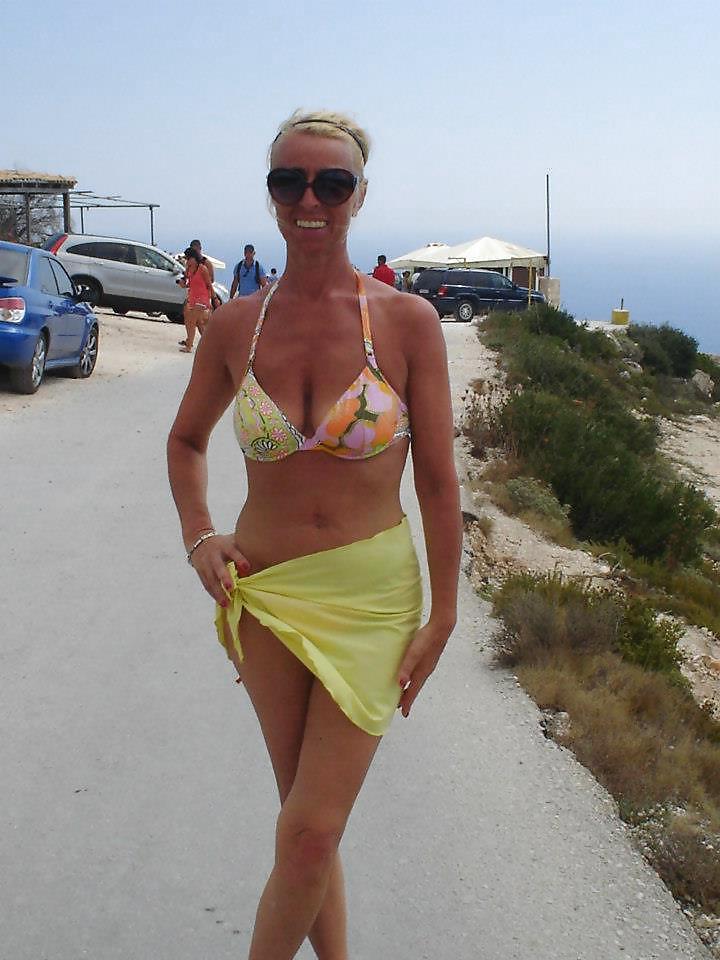 8P Italian women: cinzia
