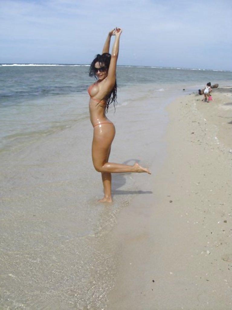 12P Latina dancer 3