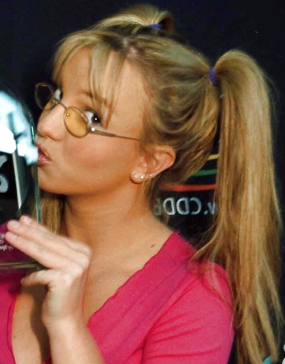 15P Britney Spears Close-ups