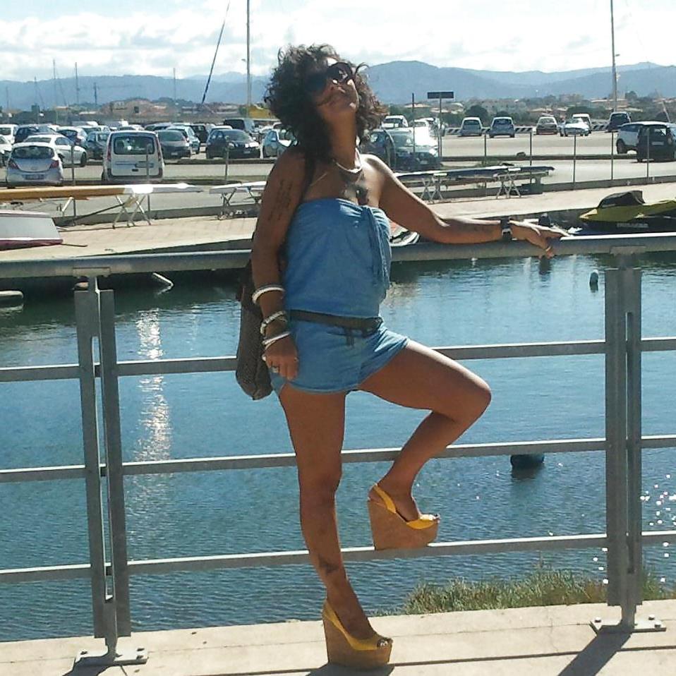 10P Italian women: Raquel