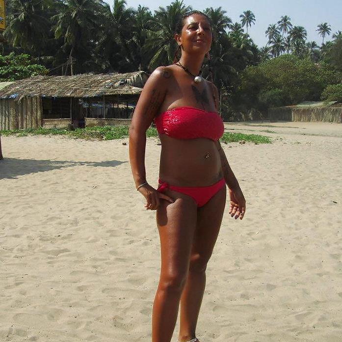 10P Italian women: Raquel