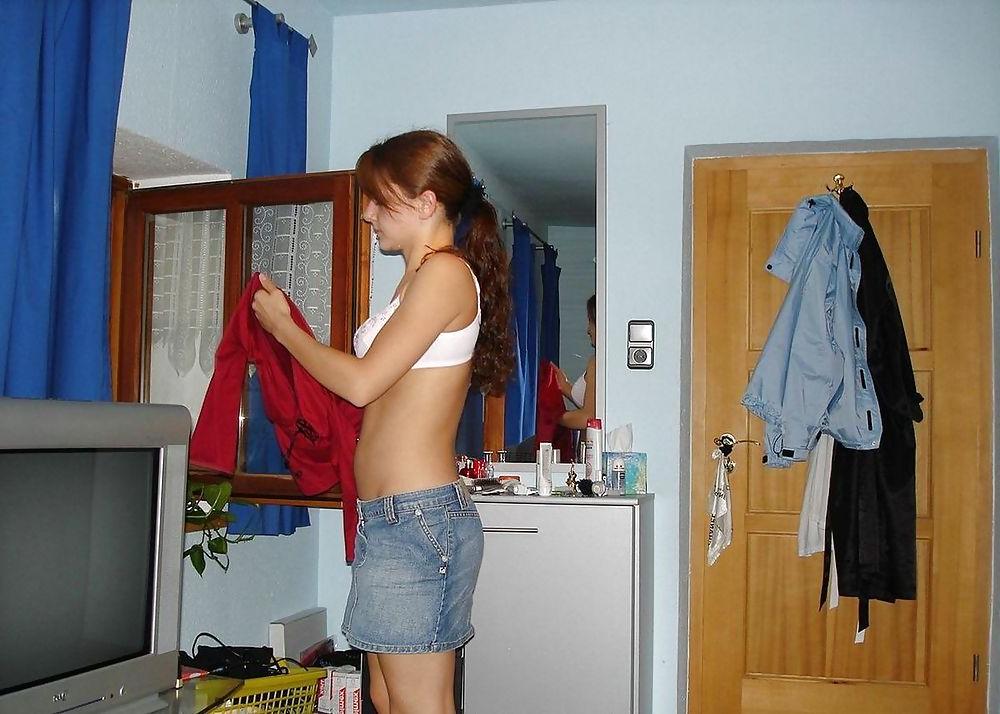 14P Stolen pics of friends wife vacation photos