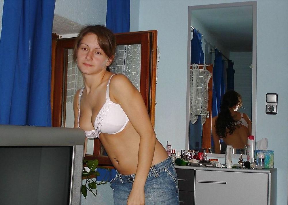 14P Stolen pics of friends wife vacation photos