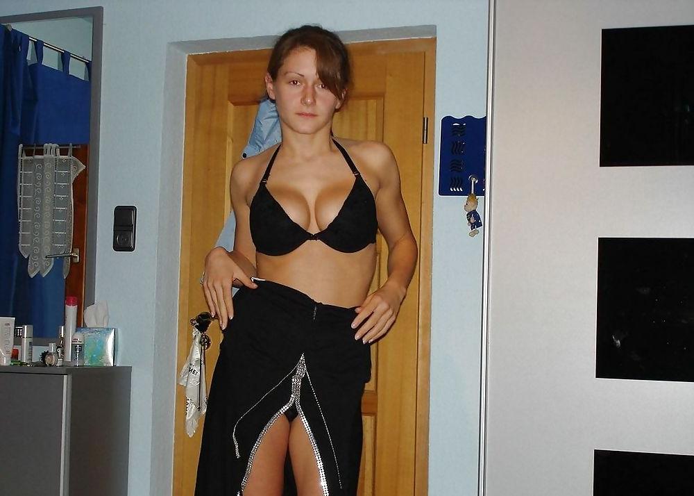 14P Stolen pics of friends wife vacation photos