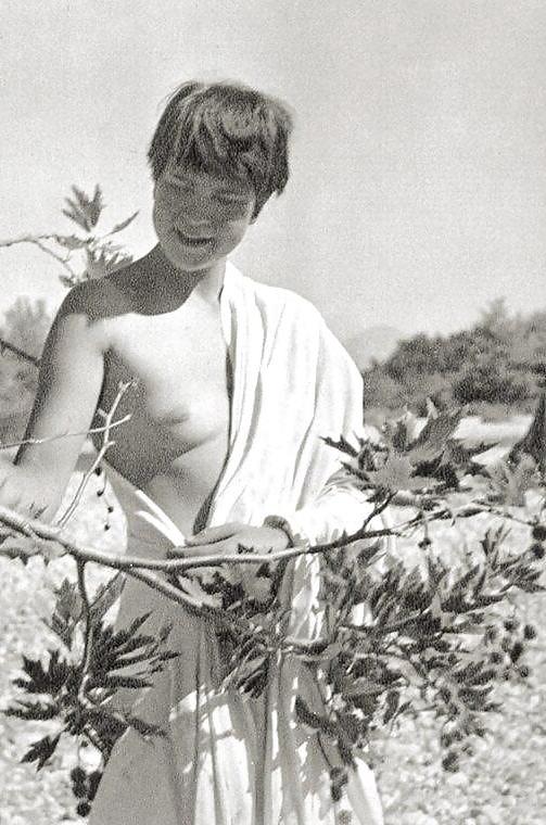 20P Vintage nudist 4.