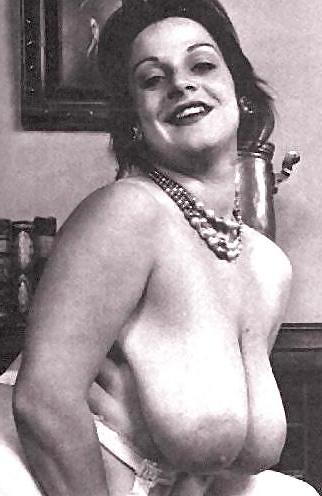 19P Retro Vintage Big Boobs