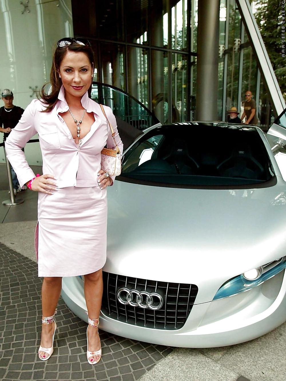 11P Simone thomalla im stutenlook