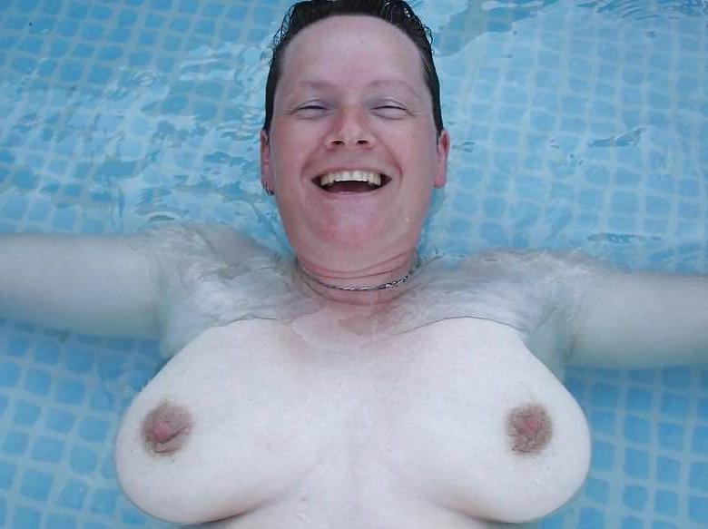 8P Sister in pool