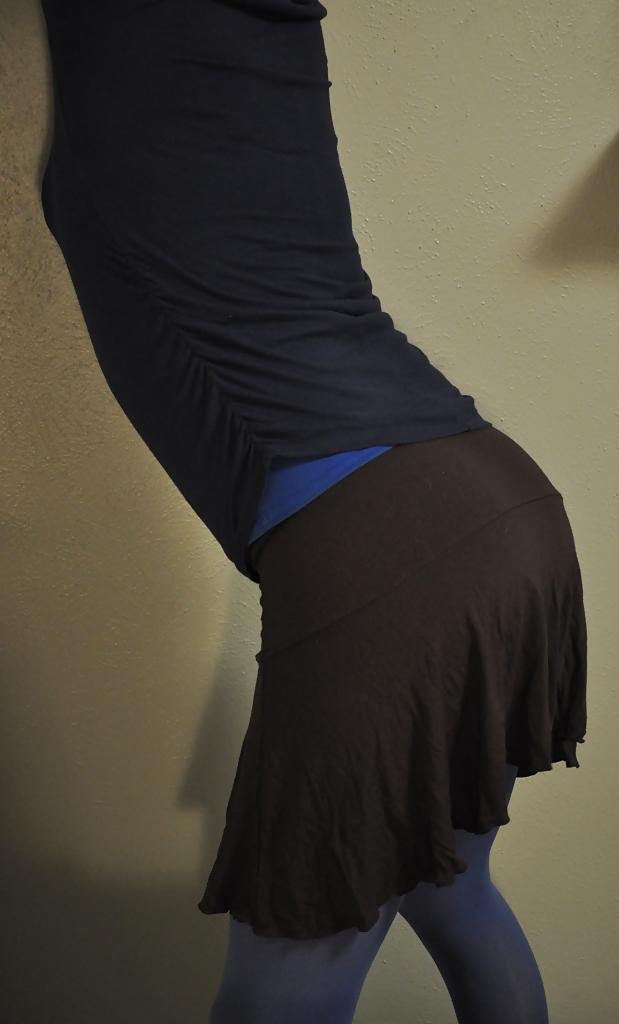 7P Crossdressing in short skirt 