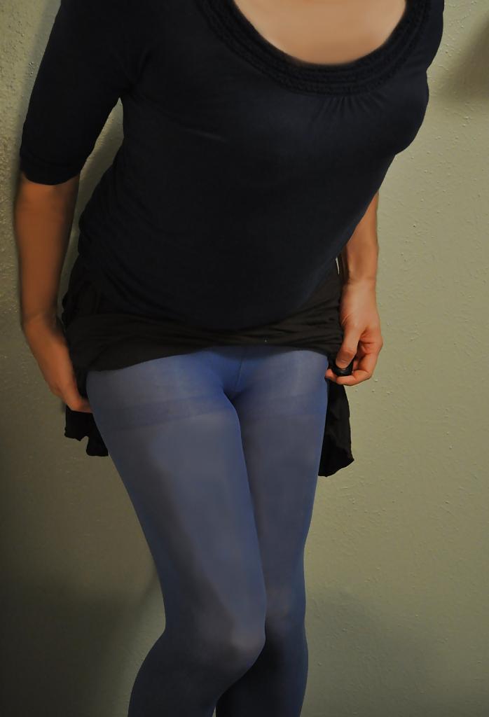 7P Crossdressing in short skirt 