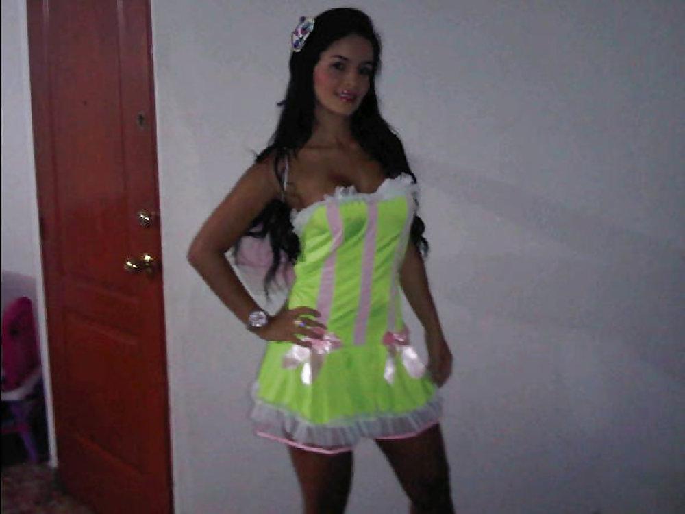 25P Latina dancer