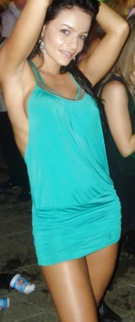 25P Latina dancer