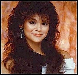 25P Nia Peeples----non nude