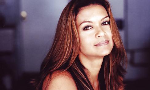 25P Nia Peeples----non nude