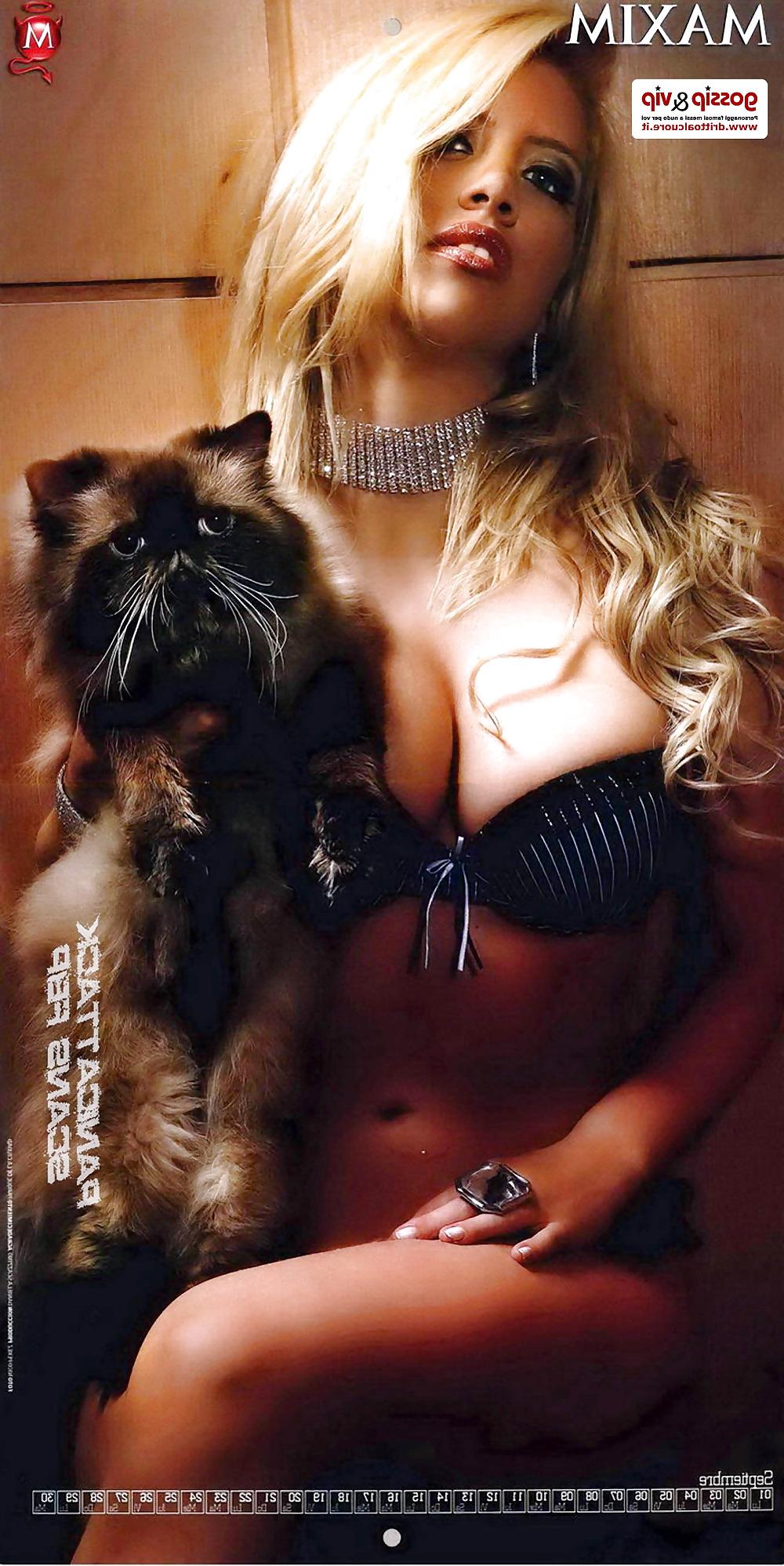 25P Wanda (blonde) and Zaira (brunette) Nara, Sexy girls