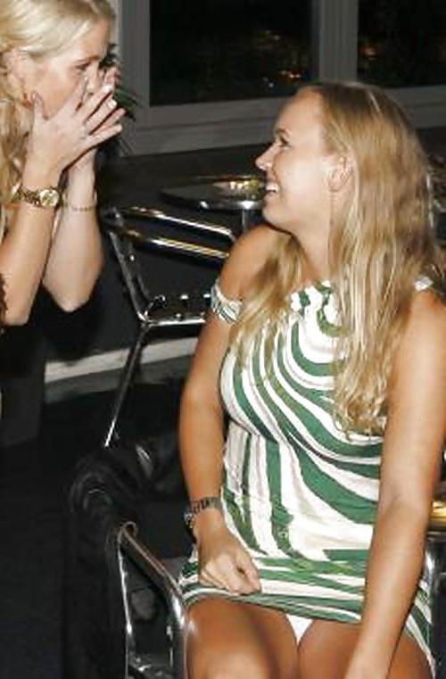 25P Celebrity upskirt