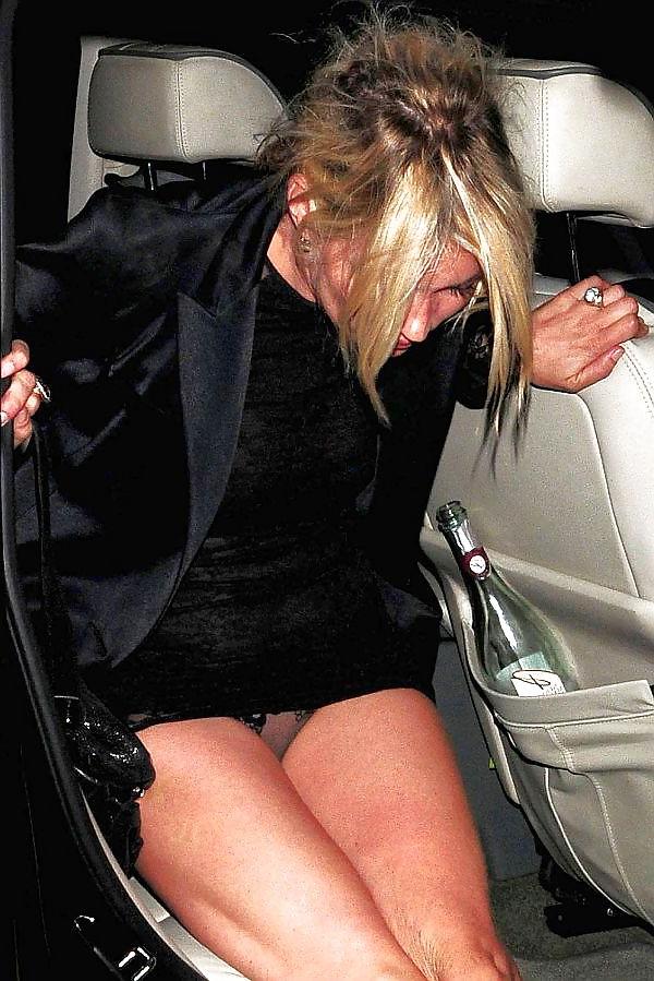 25P Celebrity upskirt