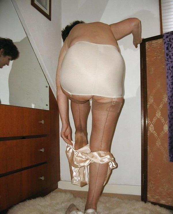 25P Rear-View of open bottom Girdles 4