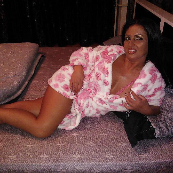 25P Romanian milf: simona