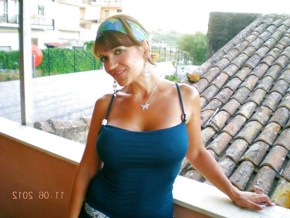 9P Italian milf: elisa