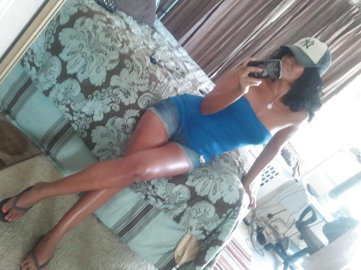 25P Milf latina with legs and ass