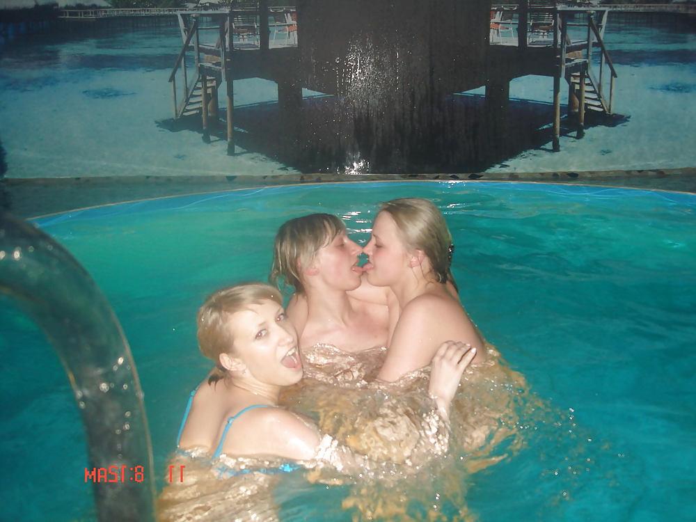 19P POOL BITCHES
