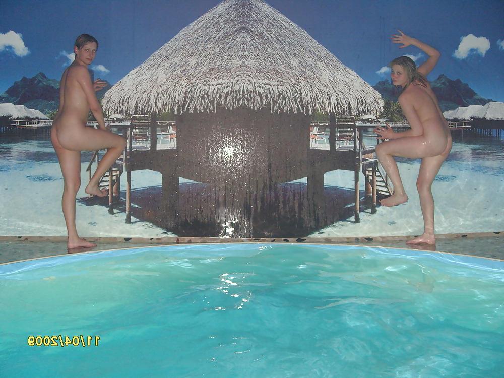 19P POOL BITCHES