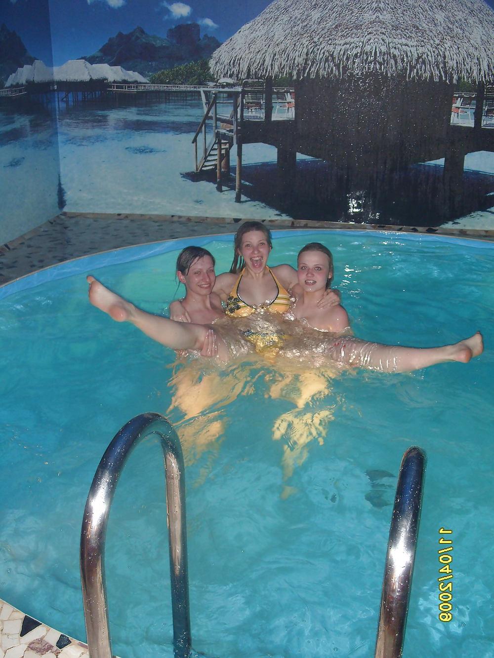 19P POOL BITCHES