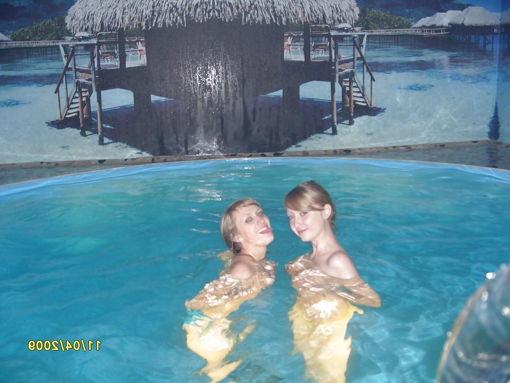 19P POOL BITCHES