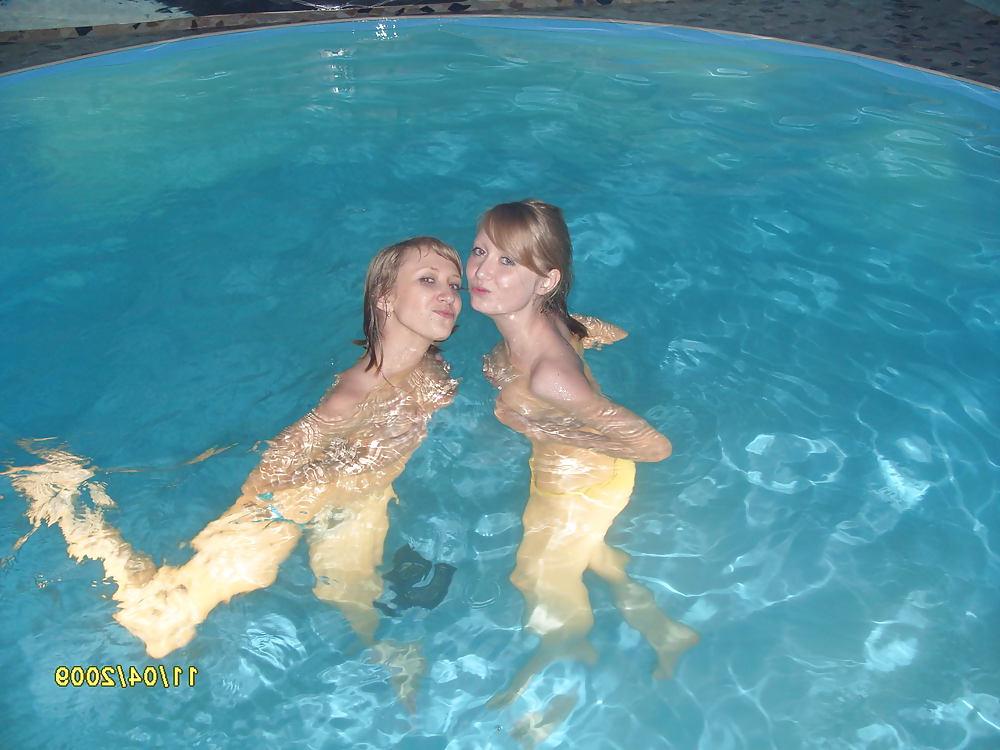 19P POOL BITCHES