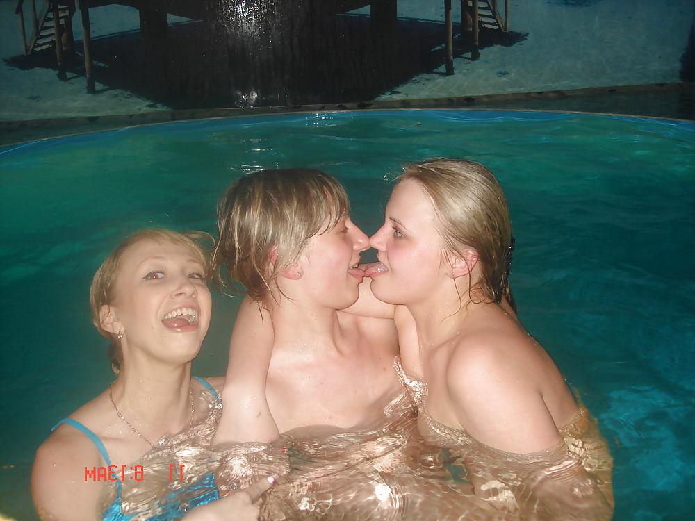 19P POOL BITCHES