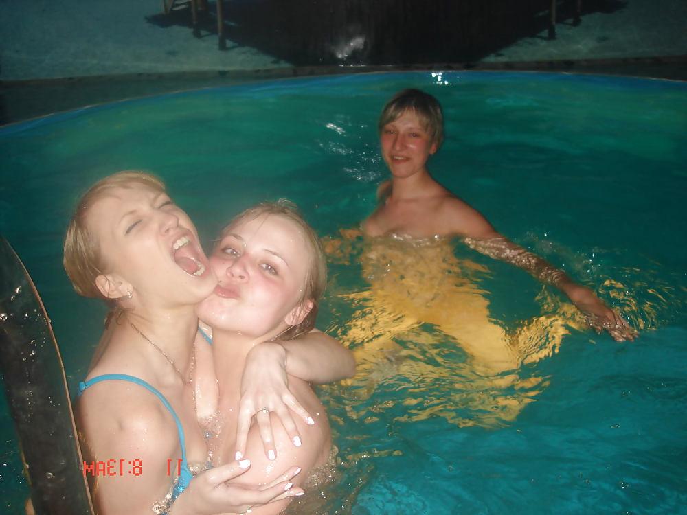 19P POOL BITCHES