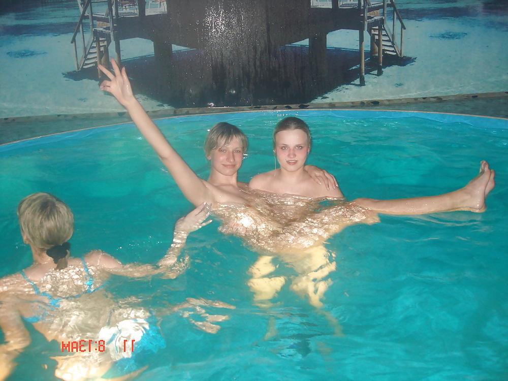 19P POOL BITCHES
